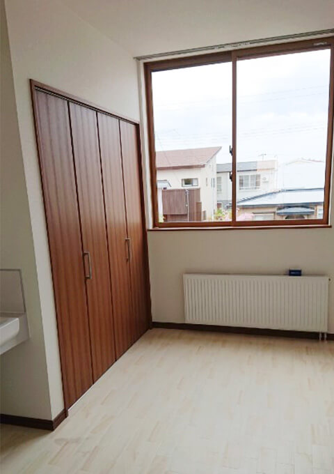 居室の窓・ヒーター